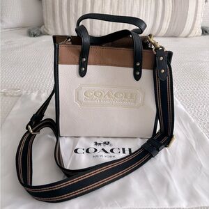 COACH- Field Tote 22 In Colorblock With Coach Badge